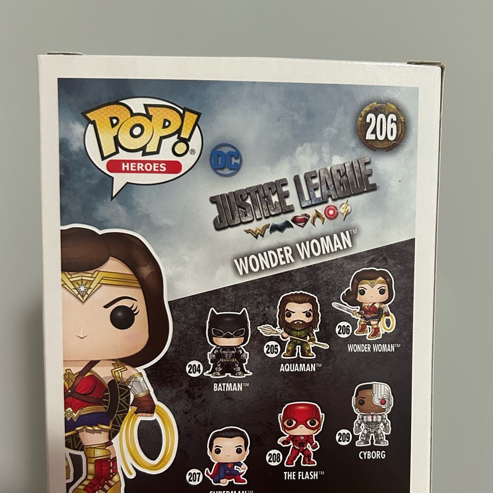 Funko Pop Justice League Wonder Woman Vinyl Figure - Picture 3 of 5